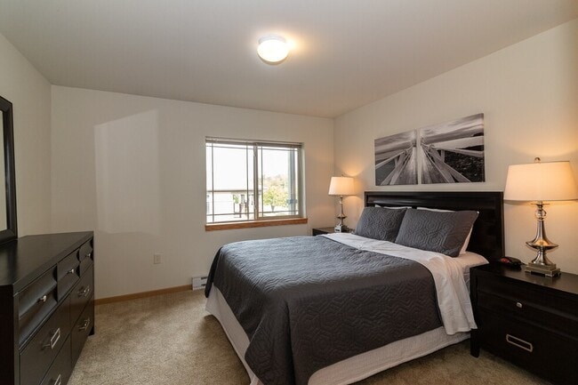 Bedroom - Prairie Crest Apartments