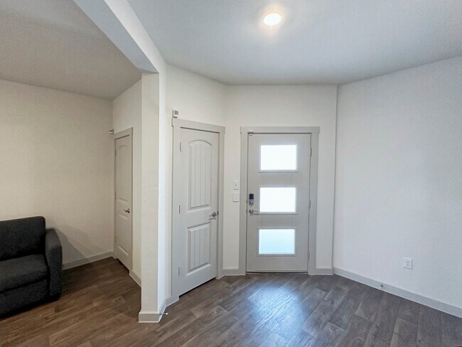 Building Photo - 3105 Armidale Dr