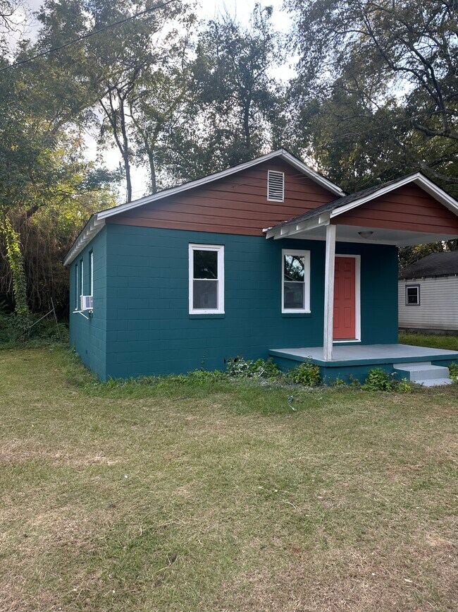 Side view - 844 Kearse Dr