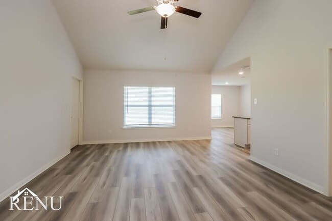Foto del edificio - 10421 Sweetwater Creek Dr