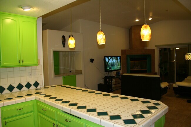 Foto del edificio - 66340 San Marcus Rd