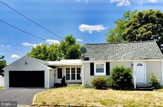 Building Photo - 304 W Evesham Rd