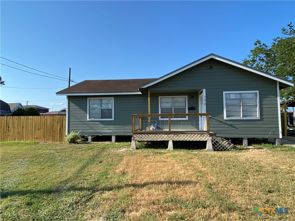 Primary Photo - 702 E Stayton Ave
