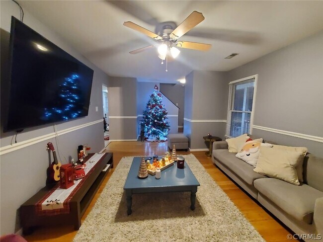 Foto del edificio - 2105 Summerhook Ct