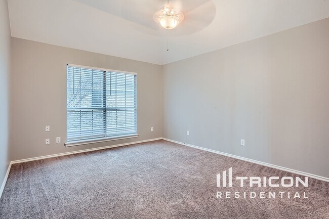 Foto del edificio - 6516 Ashwood Dr