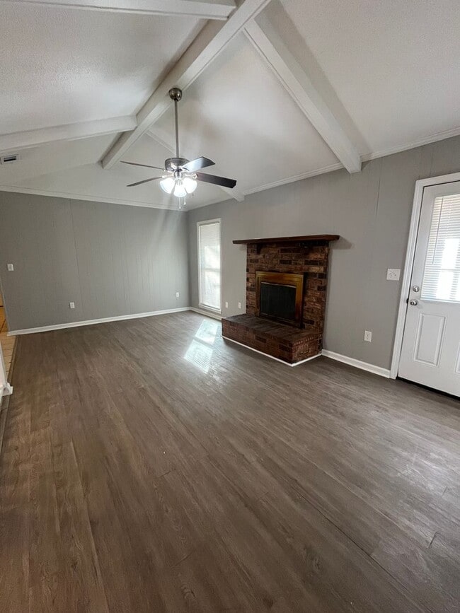 Building Photo - Great 3 bedroom brick ranch in Ladson!