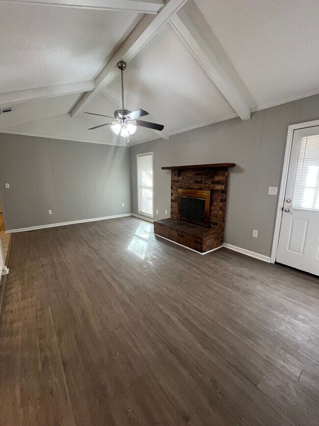 Foto del edificio - Great 3 bedroom brick ranch in Ladson!