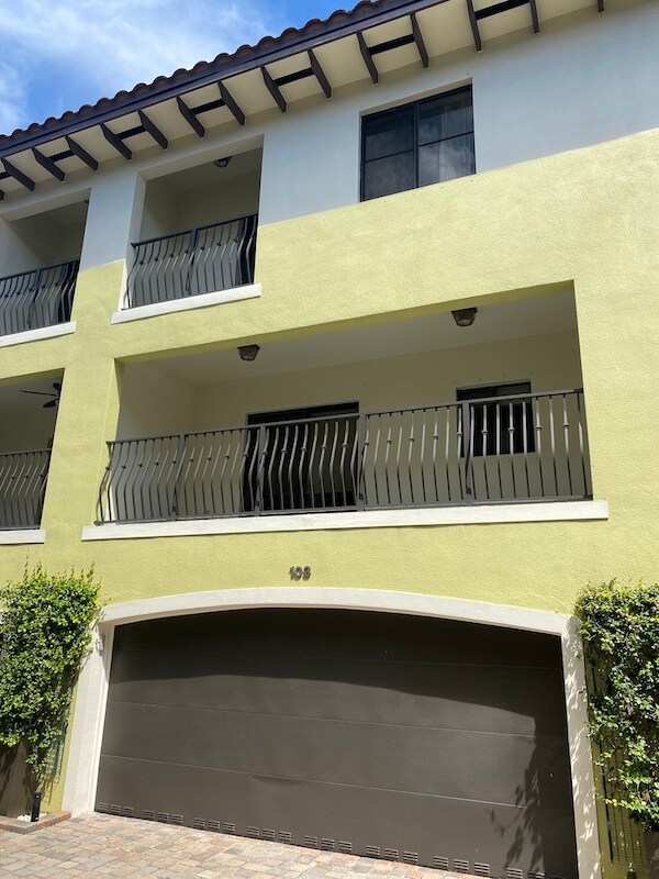 Foto del edificio - 3204 Bird Ave