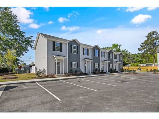 Building Photo - 2860 Little Dr