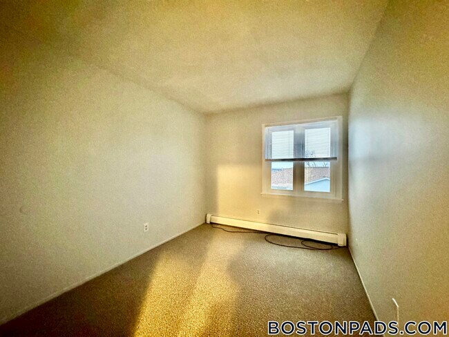 Foto del edificio - 695 N Main St