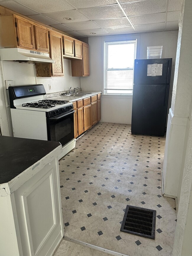 Building Photo - 1162 E 25th St