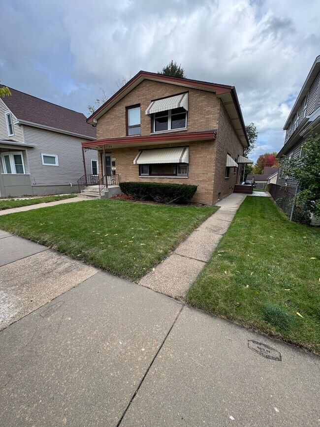 Building Photo - 1337 Monroe Ave