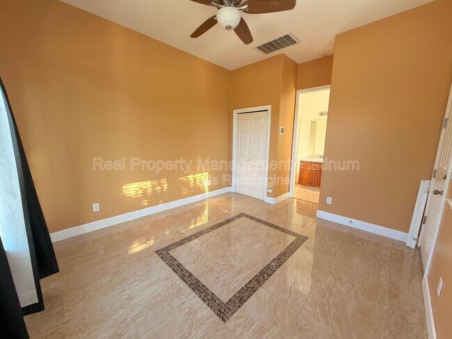 Foto del edificio - 5801 W Chennault Ave