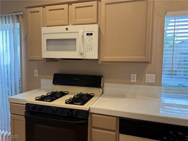 Foto del edificio - 641 Bear Grass St