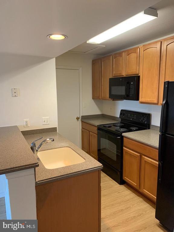 Building Photo - 12161 Penderview Terrace