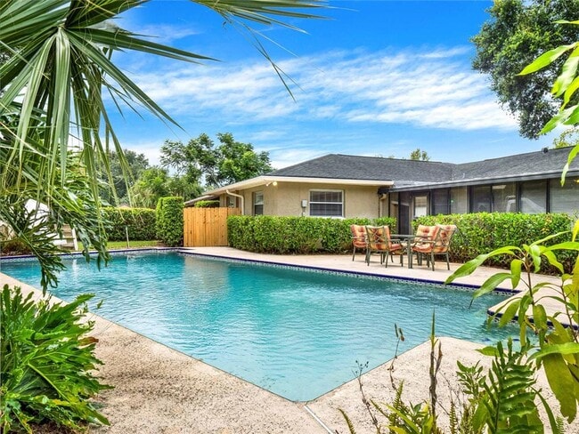 Foto del edificio - 6419 Hidden Dale Ave