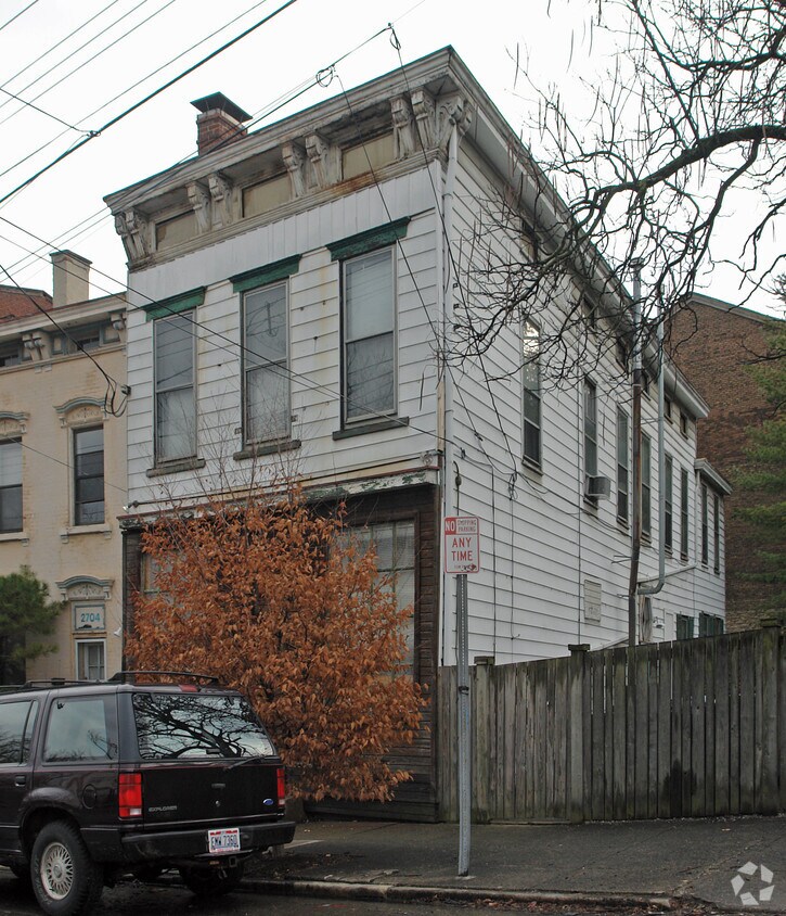 Building Photo - 2702 W McMicken Ave
