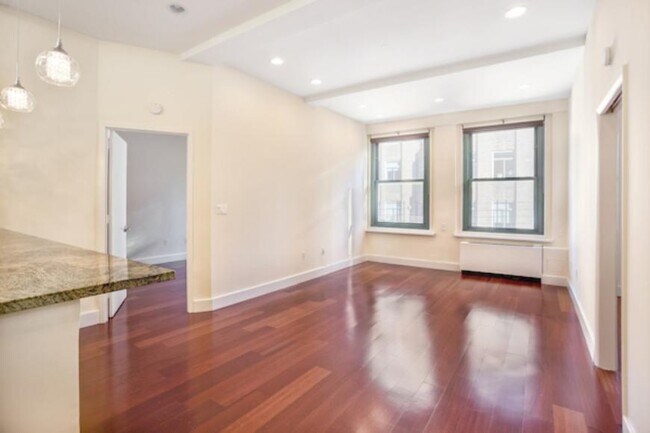 Foto del edificio - 2 bedroom in NEW YORK NY 10038