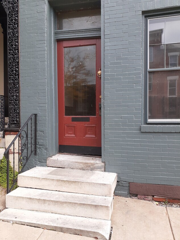 Exterior entrance - 212 Locust St