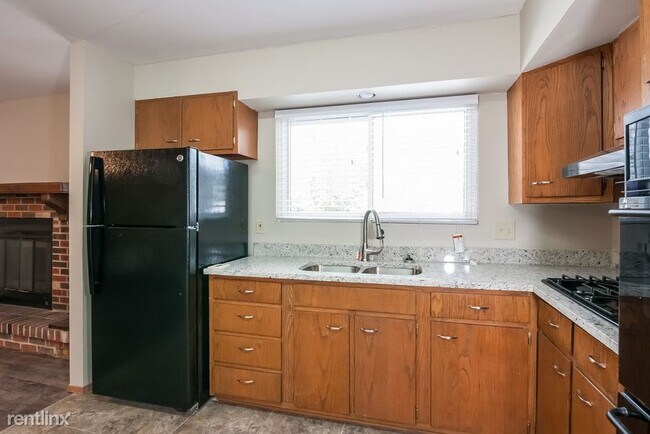 Building Photo - 3 br, 1 bath House - 948 Altavia Dr