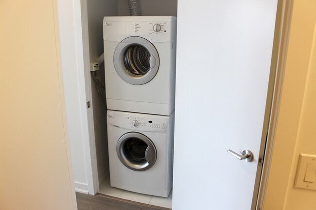 Photo du bâtiment - 85 Duke St W