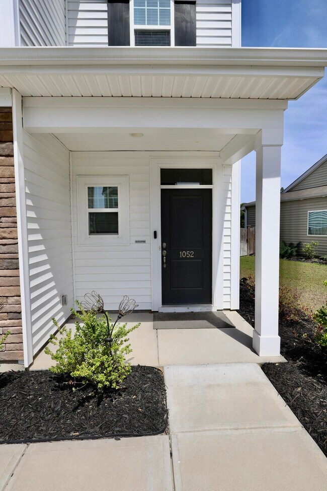 Foto del edificio - 1052 Ashcroft Cir