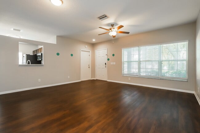 Building Photo - 502 Summer Sails Dr