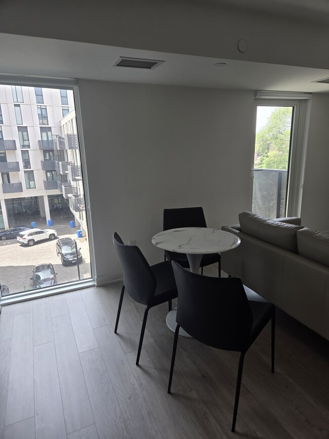 Building Photo - 480 Wilson Ave