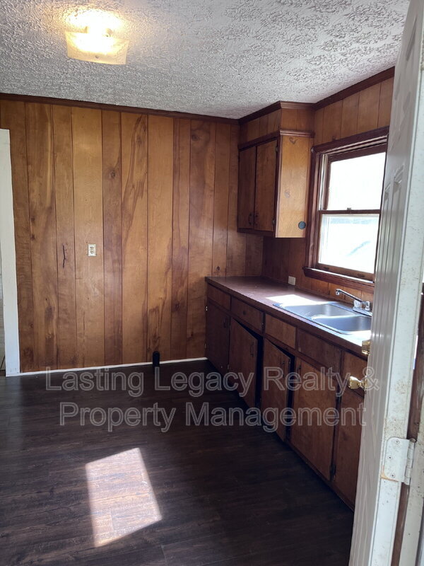 Building Photo - 438 Crews St