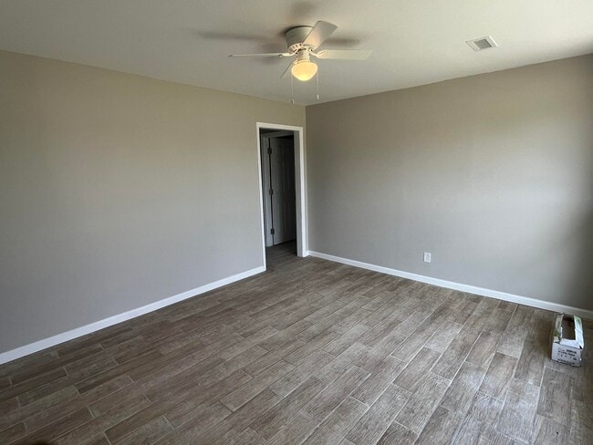 Building Photo - 486 Metz Dr