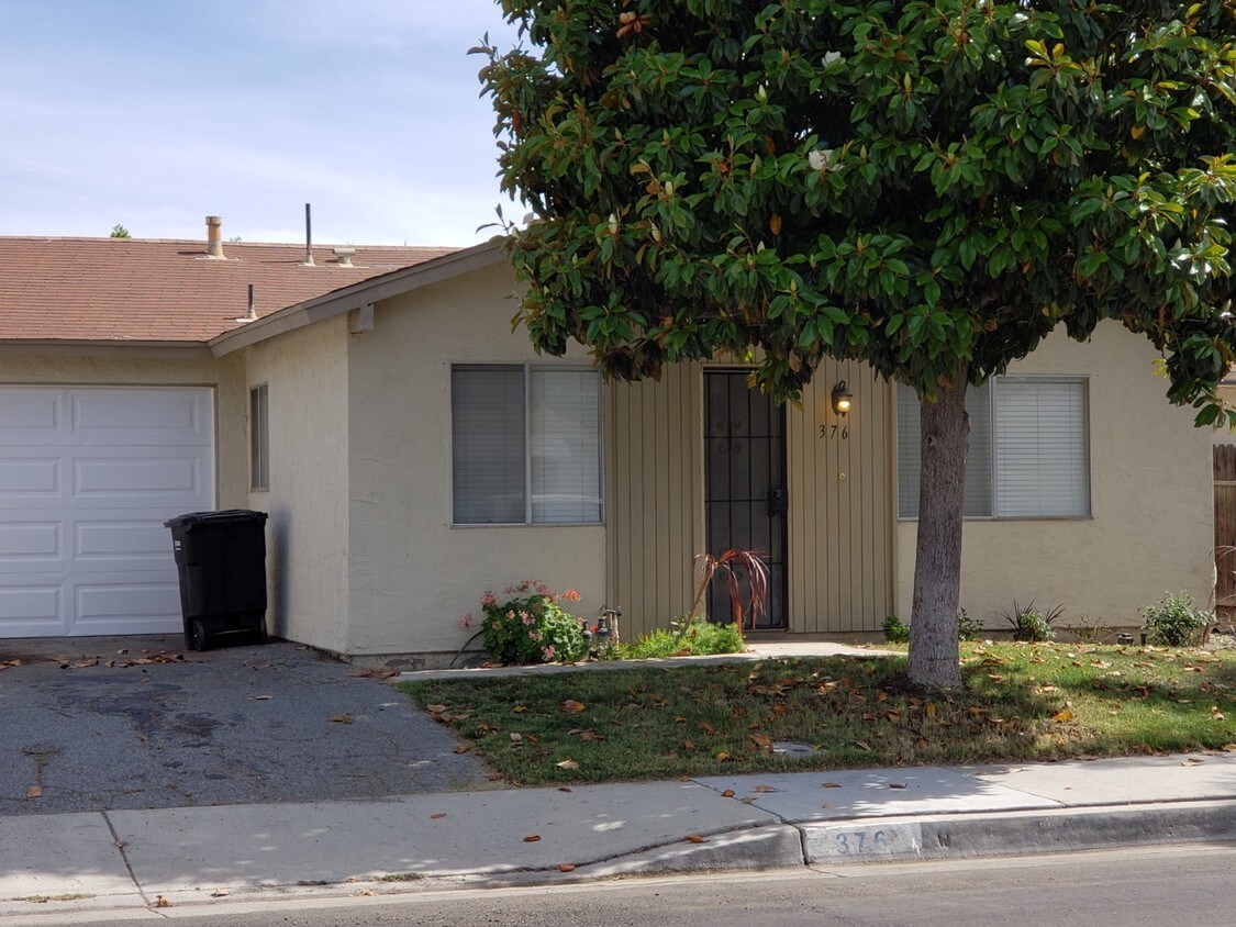 Primary Photo - 376 E Evans St