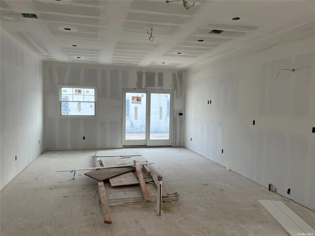 Building Photo - 73 Searing Ave