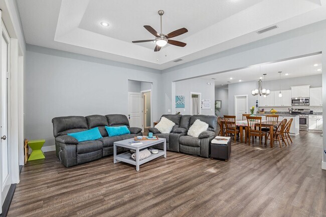 Foto del edificio - Stunning South Pointe 4/3 Home with Solar ...