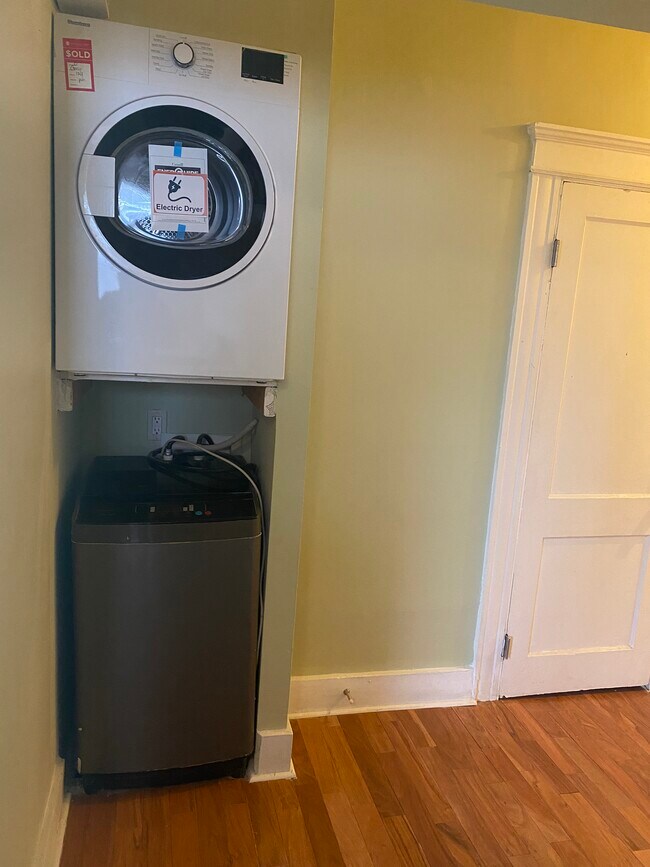 Washer/Dryer - 18 N Spring St