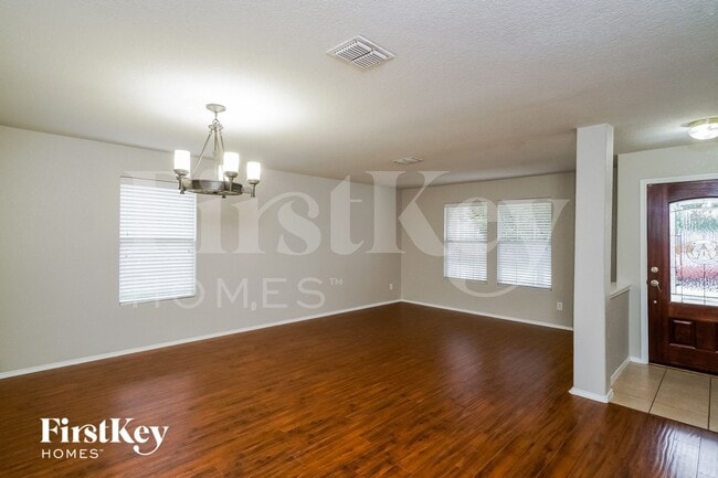 Building Photo - 112 Rustic Acres