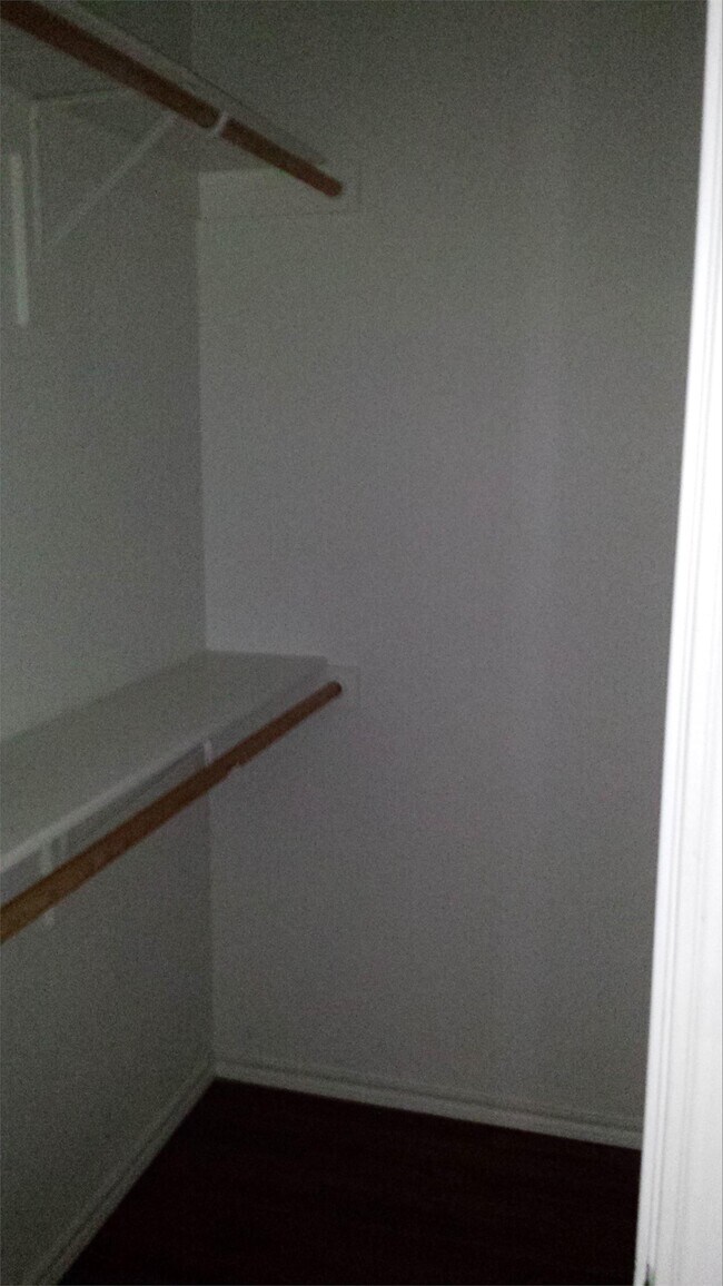 Foto del edificio - 308 N Cleburne Whitney Rd