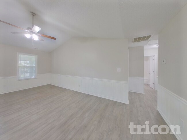 Building Photo - 5001 Alexis Dr