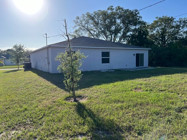 Building Photo - 2073 SW Ember St