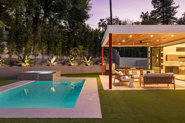 Foto del edificio - 22020 Alizondo Dr