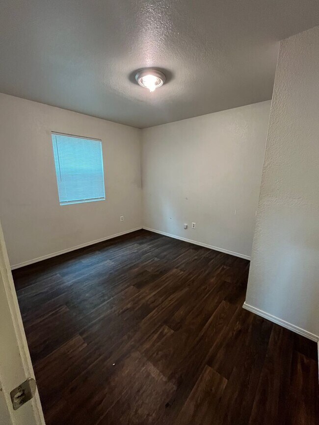 Building Photo - Cabin for rent!