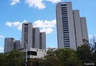 Building Photo - 300 Riverfront Dr