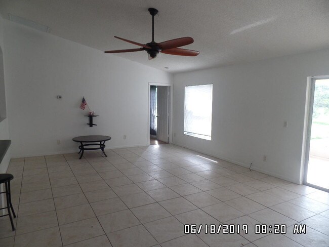 Foto del edificio - 336 SW Paar Drive