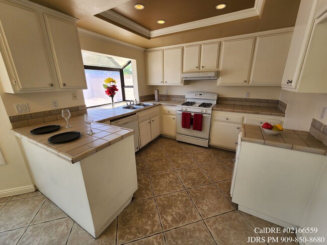 Building Photo - Fontana 3 Bedroom Home