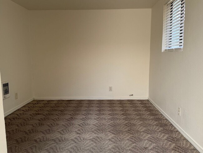 Foto del edificio - 2032 NE Oswego Ave