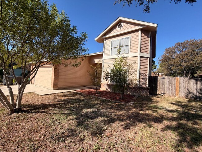 Photo - OPEN 3 BR W/ MASTER DOWN*STAINLESS STEEL APPLIANCES*FIREPLACE IN LIVING*TILED SHOWER*WALK-IN CLOS... House