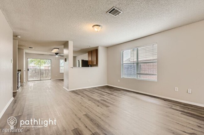 Foto del edificio - 6 br, 4.5 bath House - 4877 Trail Hollow D...