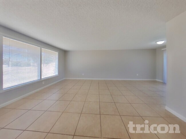 Foto del edificio - 3830 W Royal Palm Rd