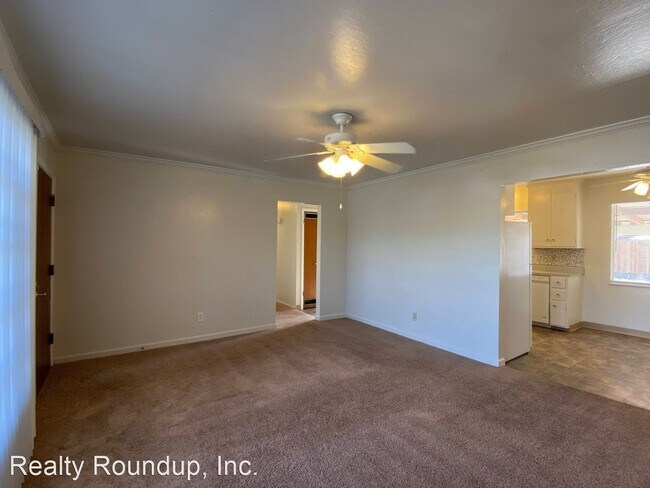 Building Photo - 3 br, 1.5 bath House - 322 E Canterbury Dr