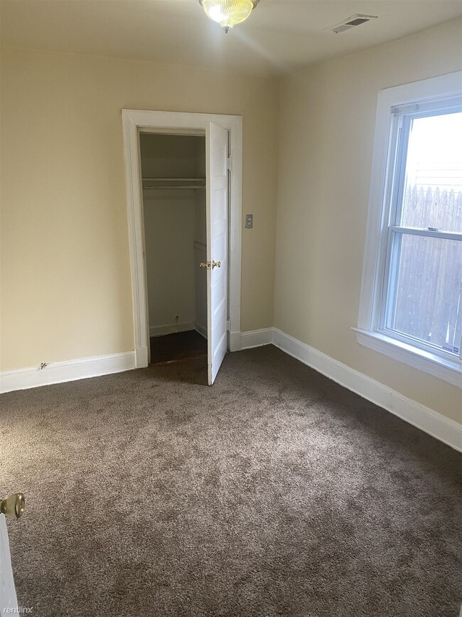 Building Photo - 3 br, 1 bath House - 421 Dateleaf Avenue