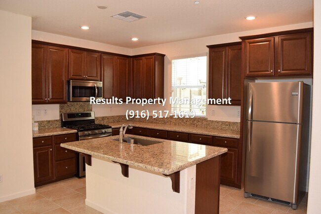 Building Photo - 4 Bedroom West Roseville Beauty